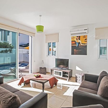 Avra Villas Паралимни Екстериор снимка