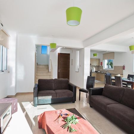 Avra Villas Паралимни Екстериор снимка