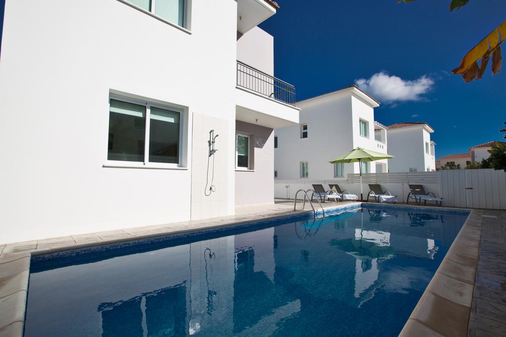 Avra Villas Паралимни Стая снимка