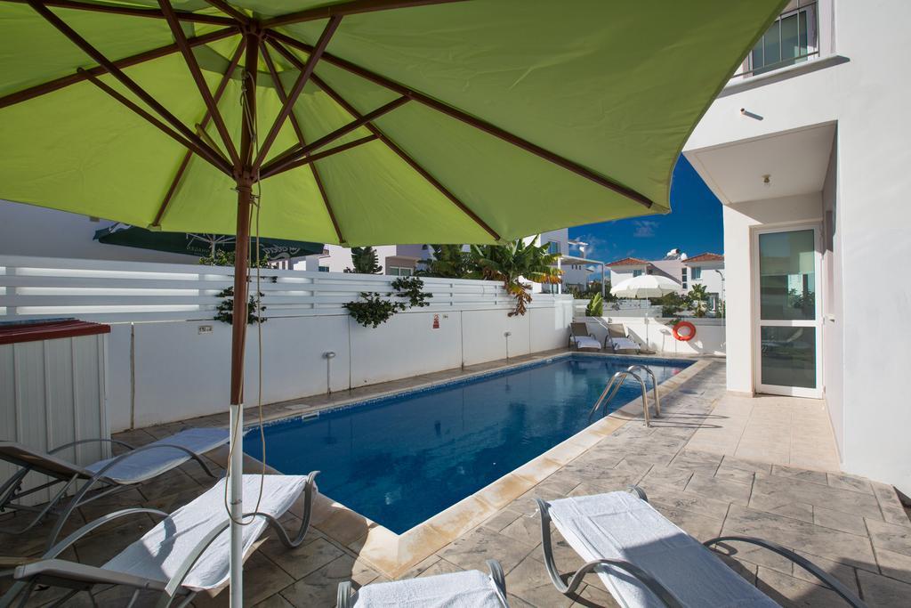 Avra Villas Паралимни Стая снимка