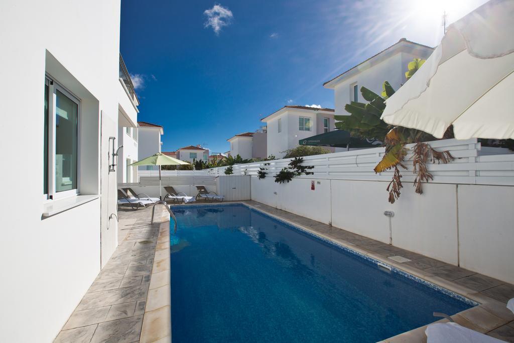 Avra Villas Паралимни Стая снимка