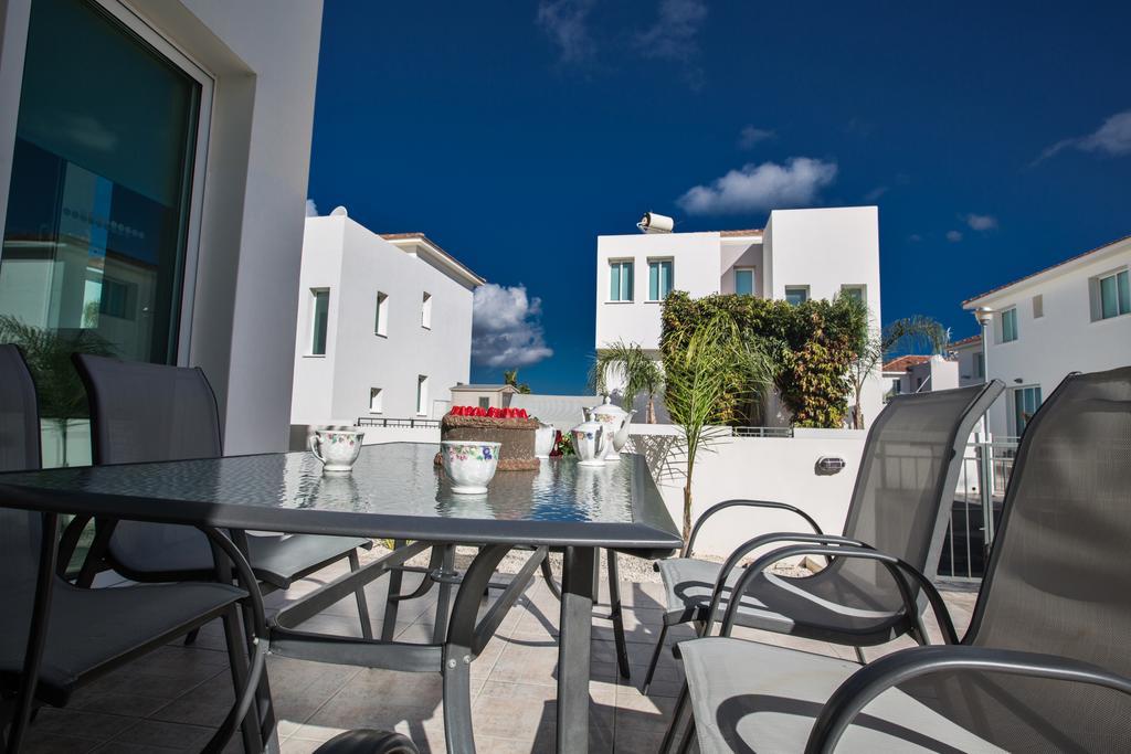 Avra Villas Паралимни Стая снимка