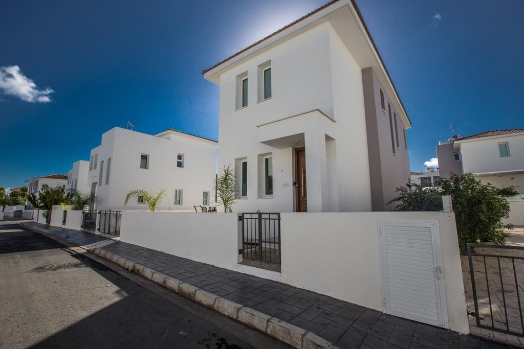 Avra Villas Паралимни Стая снимка