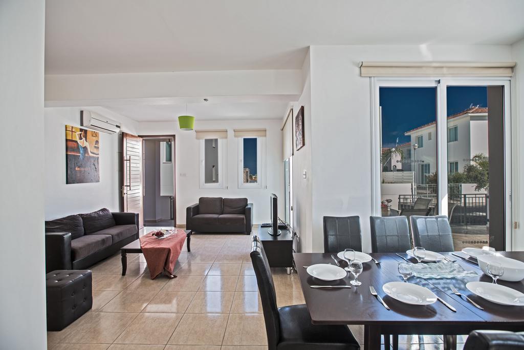 Avra Villas Паралимни Стая снимка