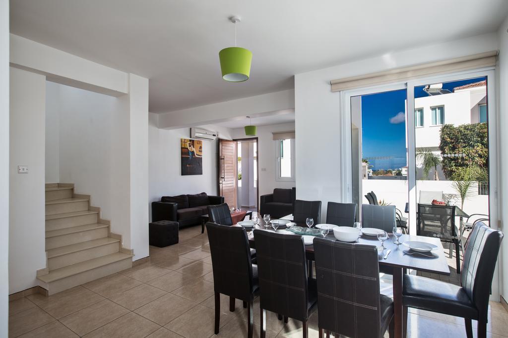 Avra Villas Паралимни Стая снимка