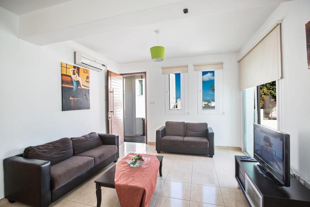 Avra Villas Паралимни Стая снимка
