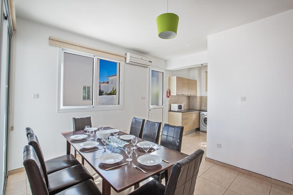 Avra Villas Паралимни Стая снимка