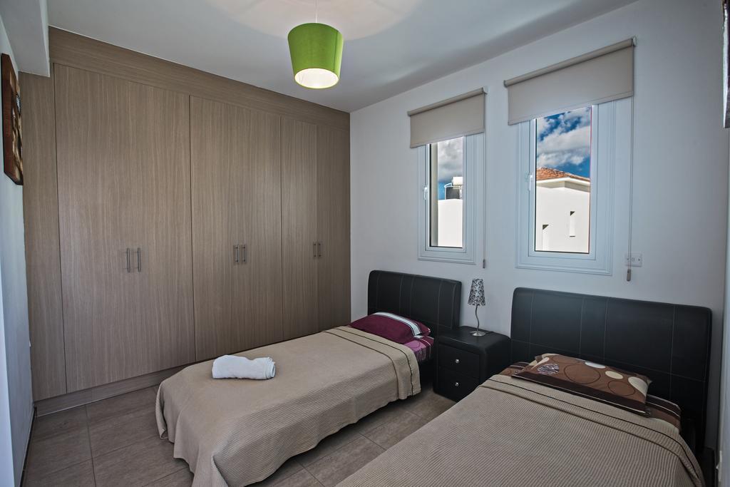 Avra Villas Паралимни Стая снимка
