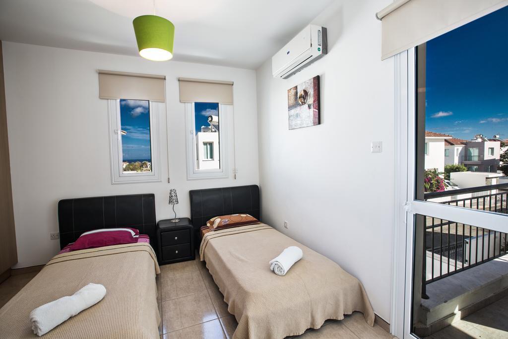Avra Villas Паралимни Стая снимка
