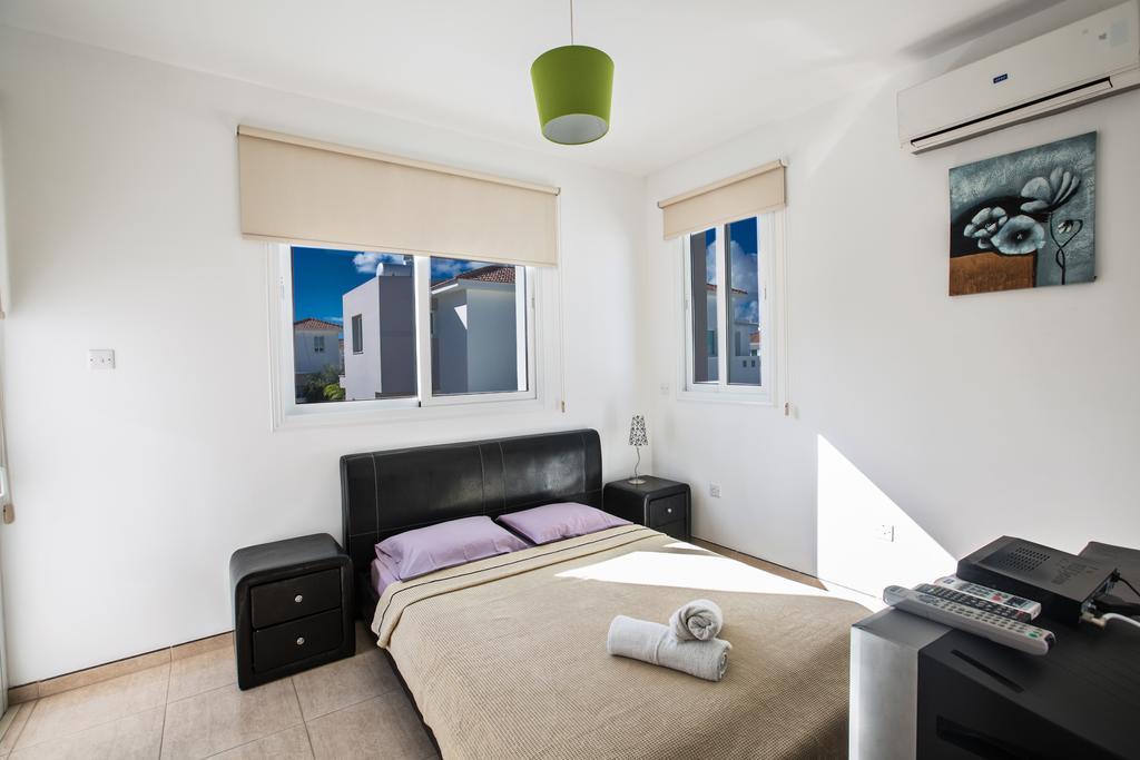 Avra Villas Паралимни Стая снимка