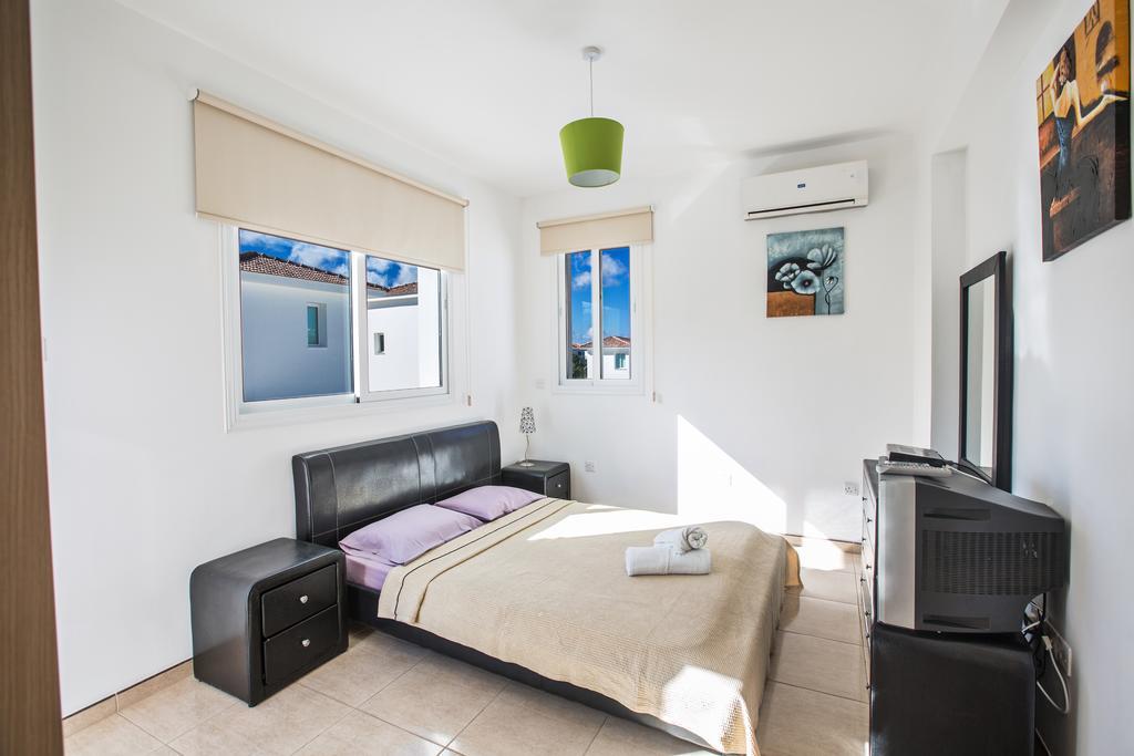Avra Villas Паралимни Стая снимка