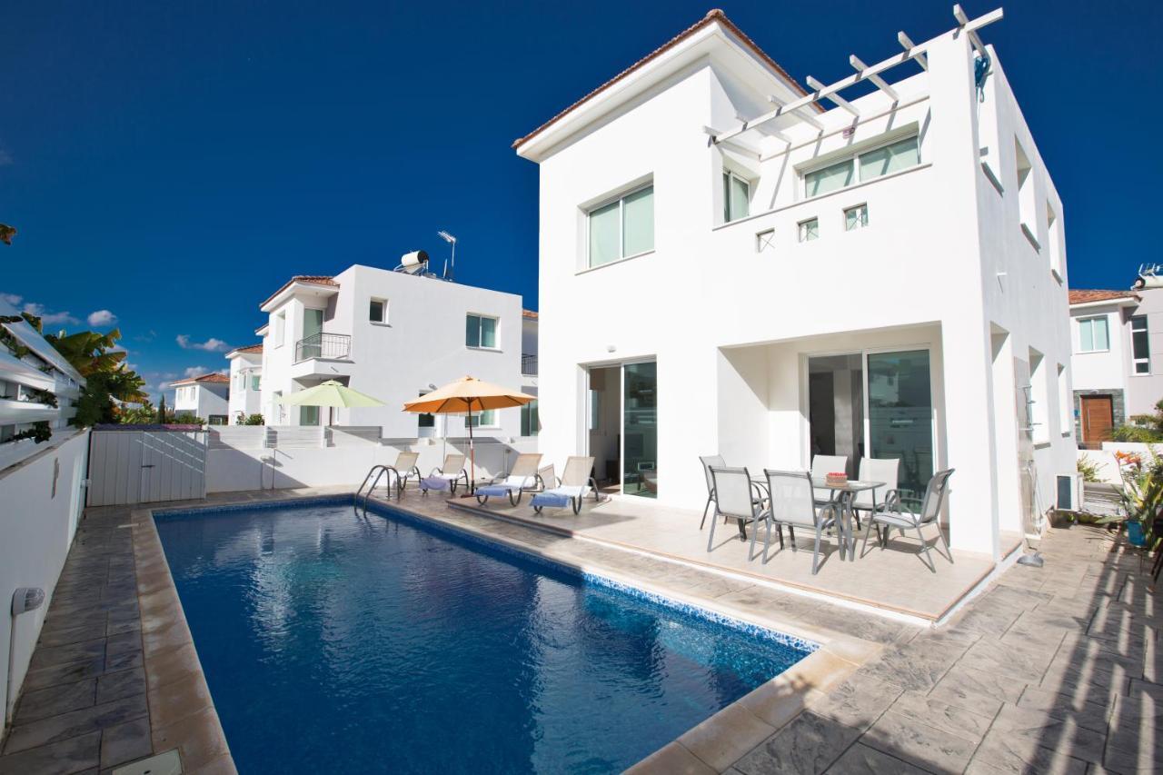 Avra Villas Паралимни Екстериор снимка