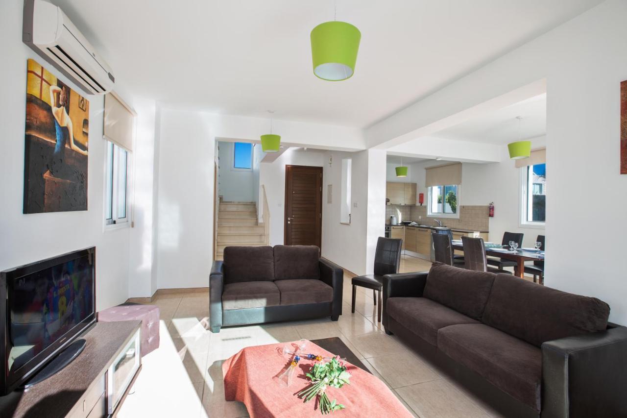 Avra Villas Паралимни Екстериор снимка
