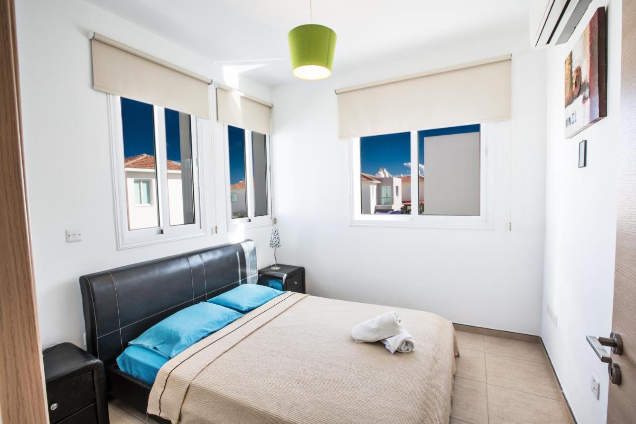 Avra Villas Паралимни Екстериор снимка