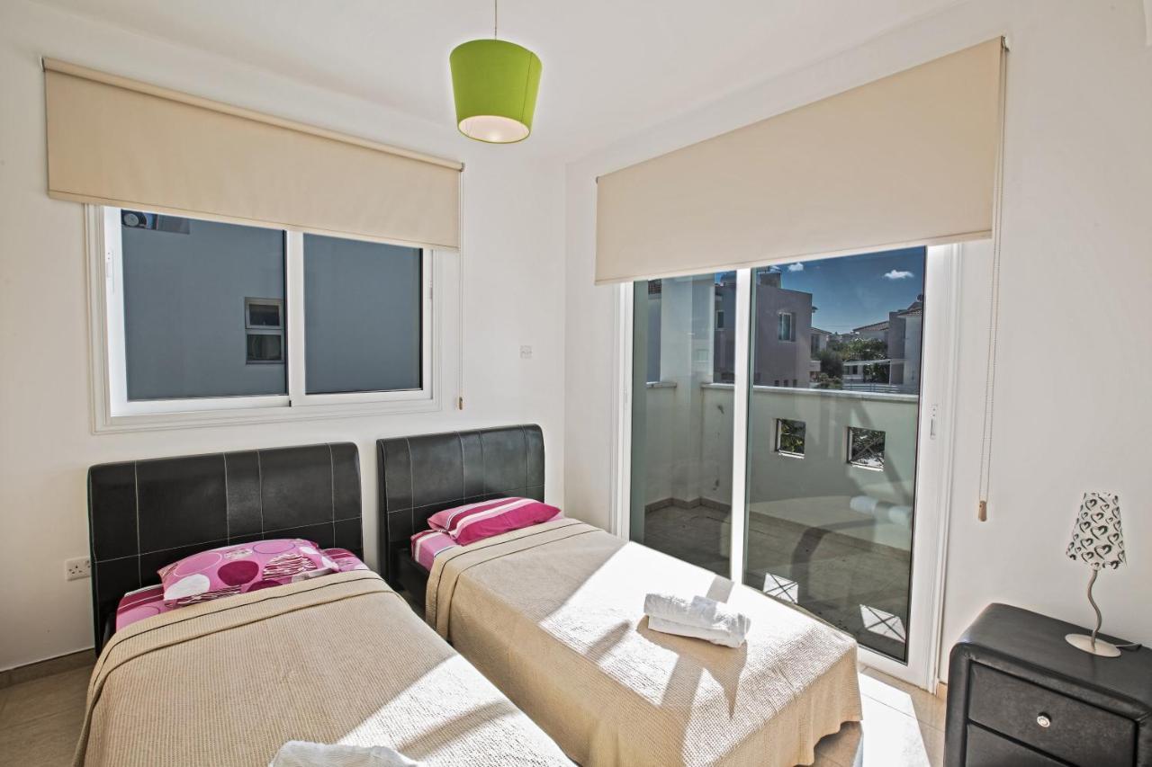 Avra Villas Паралимни Екстериор снимка